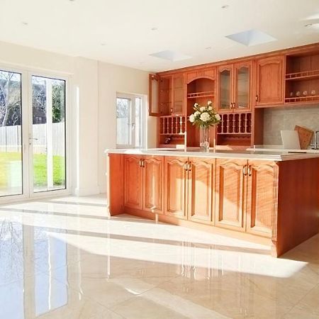 Marigold Villa Harrow Bagian luar foto