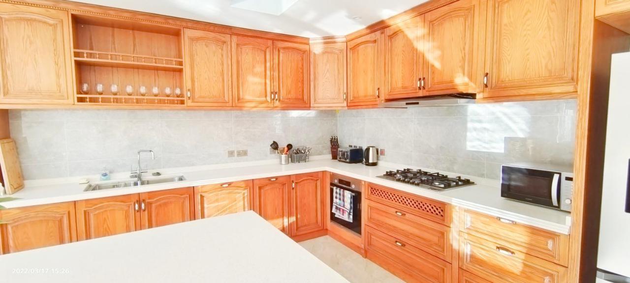 Marigold Villa Harrow Bagian luar foto
