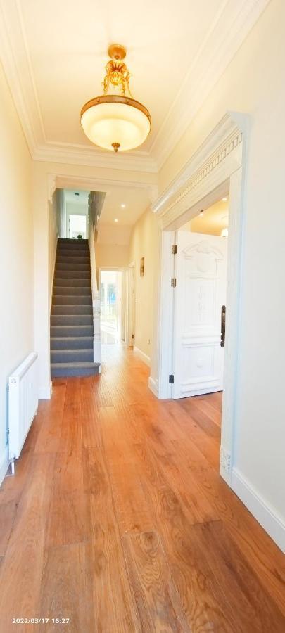 Marigold Villa Harrow Bagian luar foto