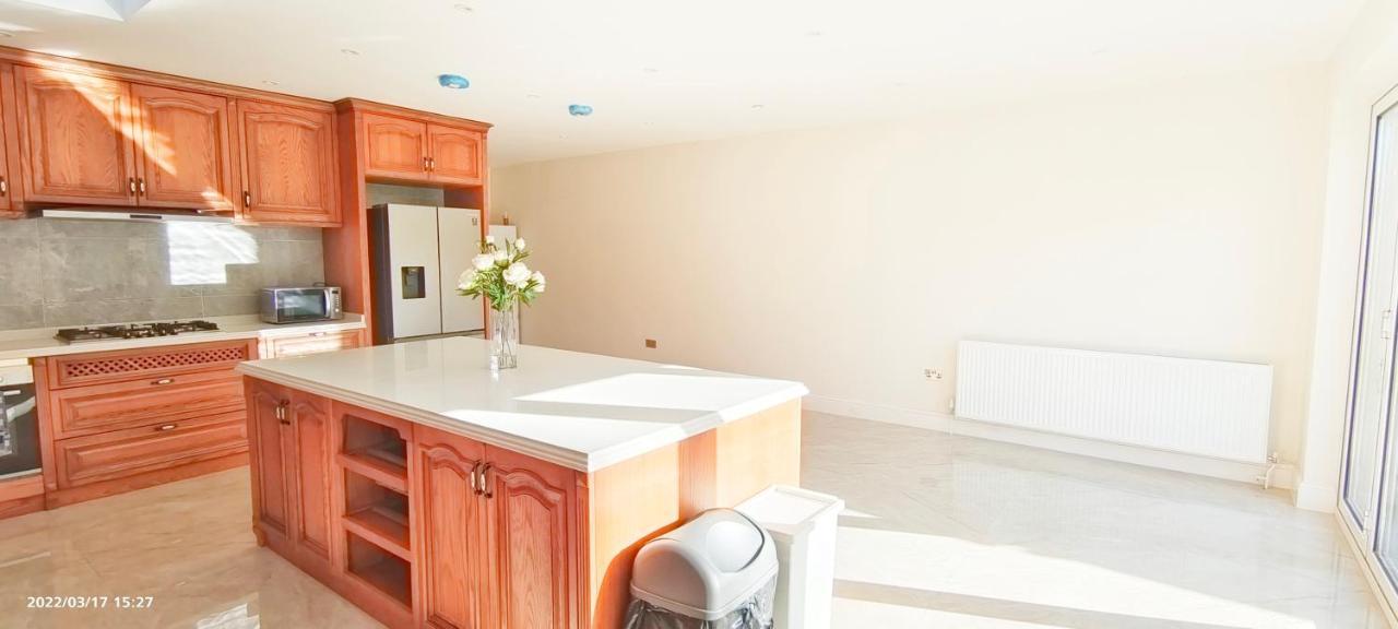 Marigold Villa Harrow Bagian luar foto