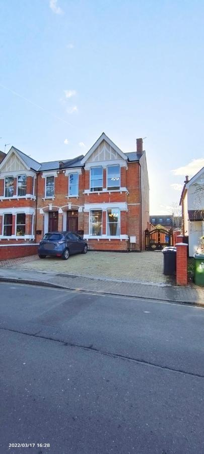 Marigold Villa Harrow Bagian luar foto