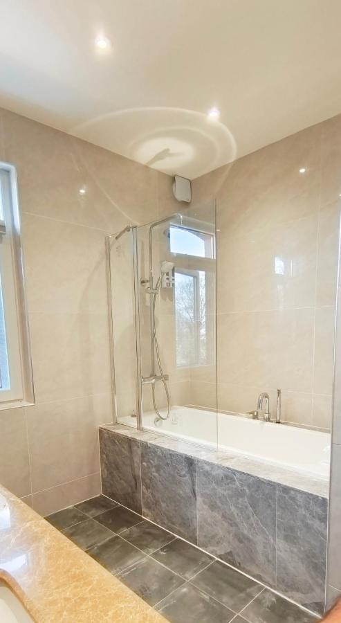 Marigold Villa Harrow Bagian luar foto