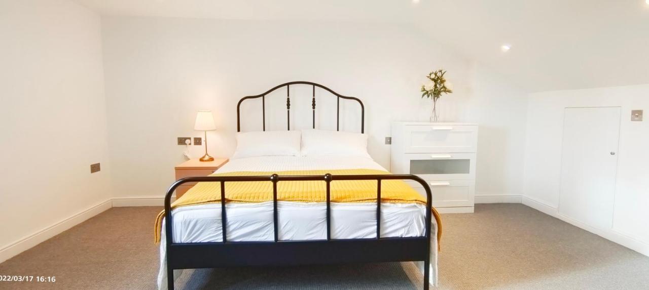 Marigold Villa Harrow Bagian luar foto